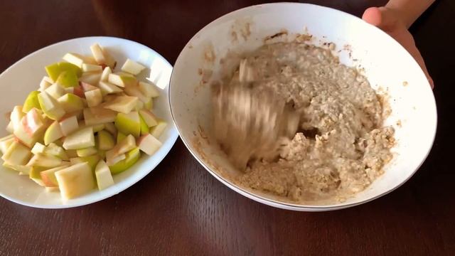 Шарлотка с овсянкой за 5 минут.Овсяный пирог с яблоками.