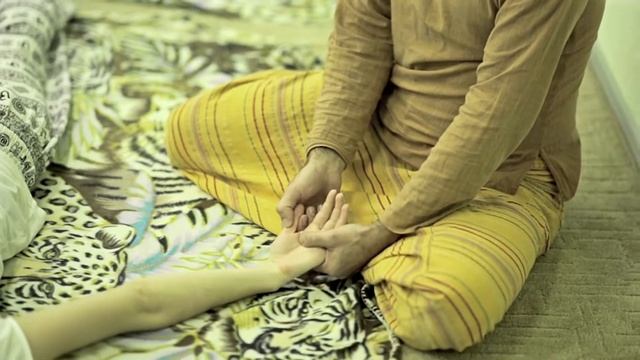 Как массировать кисть? Массаж кистей рук без усилий. смотреть онлайн