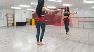 Как делать тряску в танце живота? Коленная тряска. Восточные танцы с Еленой Сазоновой.