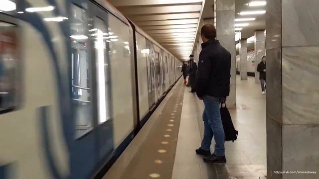 Поезд "Москва" прибывает на станцию "Рязанский проспект" смотреть онлайн