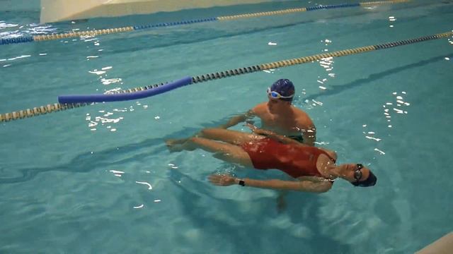 Учу как поймать баланс в плавании на спине за одну тренировку! смотреть онлайн