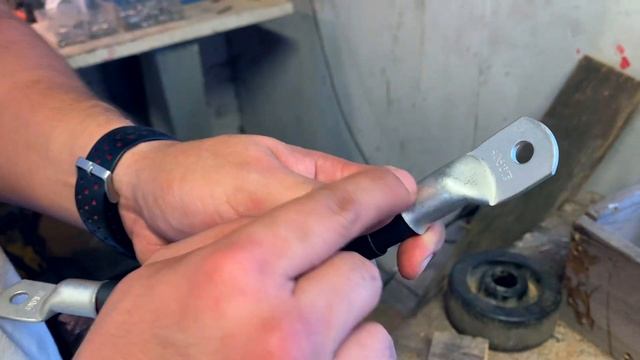 12 volt Lithium Battery Bank Hookup * Skoolie Conversion * Gus The Struggle Bus смотреть онлайн