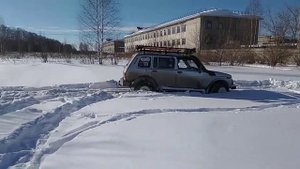 Нива 2131 по снегу.