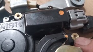 Тойота Альфард Замена ремонт моторчика(актуатор) для открывания электродвери.