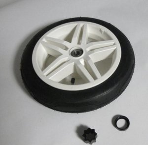 Заменил покрышки на веломобиле Berg.