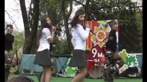 Идет солдат по городу