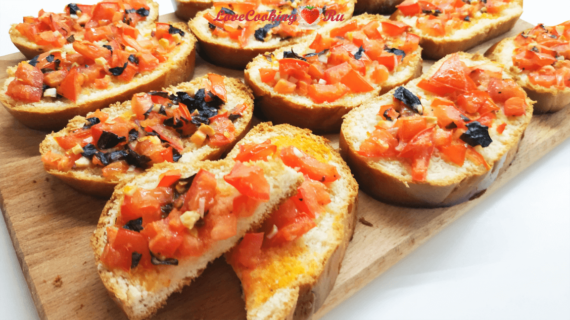 Чесночные брускетты с томатами - проще закуски не бывает | LoveCookingRu
