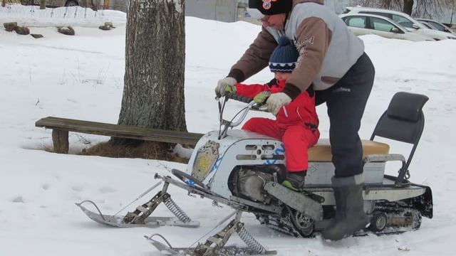 Внук первый раз на снегоходе . смотреть онлайн