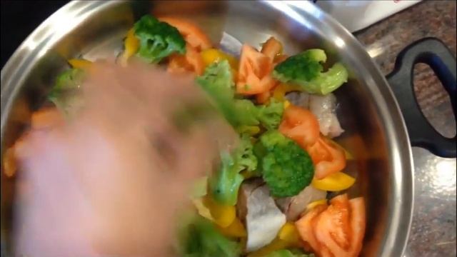 'Тушеный минтай с овощами на сковороде Вок iCook'