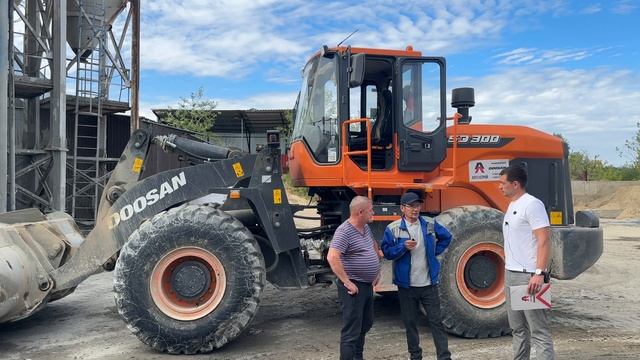 Отзыв оператора о фронтальном погрузчике DOOSAN DISD SD300 (DEVELON). смотреть онлайн