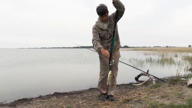 Рыбалка на удочку. Ловля на червя смотреть онлайн