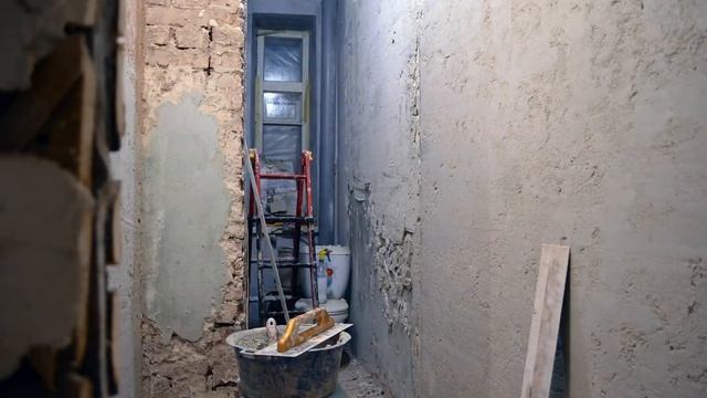 Идеально ровное оштукатуривание стены санузла.
