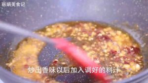 我家面粉从来不蒸馒头，加3个鸡蛋，不煮不油炸，上桌比吃肉都香【丽娟美食记】