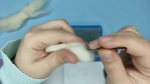 Валяние из шерсти брошки Белый Медвежонок. Часть 1. Туловище, голова, лапки.