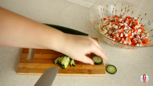 Салат с кальмарами и крабовыми палочками