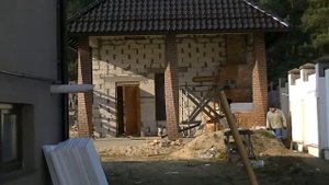 Входная, деревянная дверь под старину