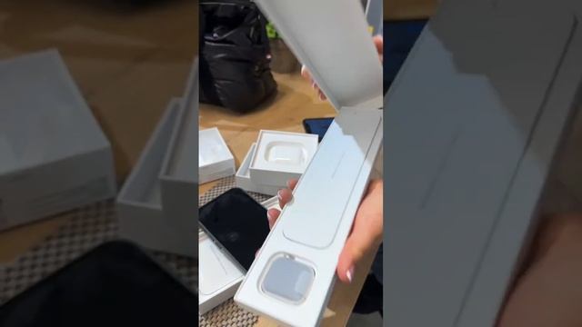 Распаковка AirPods 2/AppleWatch SE 2 поколения