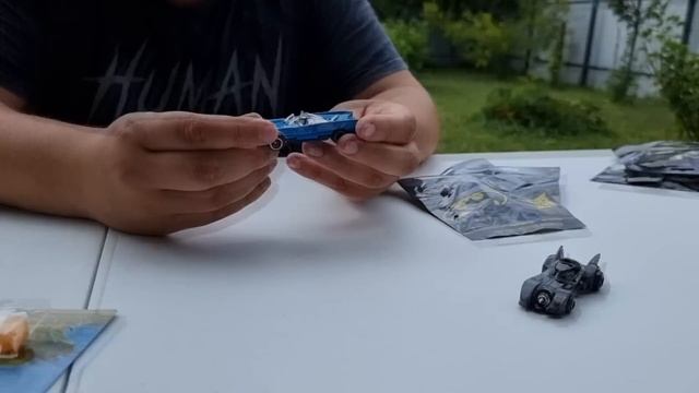 Бэтмен ПРОТИВ Динозавров! Бэтмобиль Centrum VS Боевые динозавры смотреть онлайн