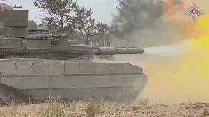Экипажи танков Т-90М «Прорыв» группировки войск «Центр» совершенствуют навыки ведения боевых действи