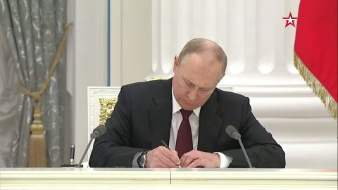 Владимир Путин подписал указы о признании ЛНР и ДНР