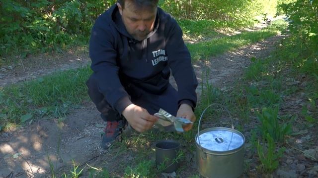 Готовим на сублиматах, завтрак: Омлет сыром и ветчиной и кофе с гуараной в походе