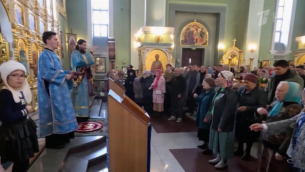 В Благовещение торжественные службы проходят во всех православных храмах