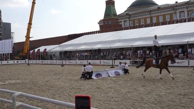 Москва. Фестиваль "Спасская башня-2019". Выступление Кремлёвской школы верховой езды.