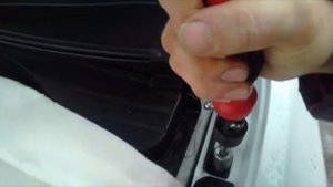 KIA Ceed SW 2021 - Установка газового упора капота