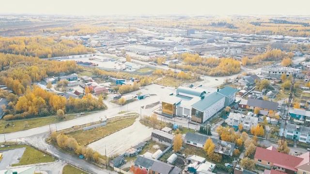 Город в золоте с высоты птичьего полёта (Пыть-Ях в сентябре) смотреть онлайн