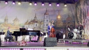 ТРИО ОЛЕГА АККУРАТОВА (Москва):
лауреат международных конкурсов
Олег АККУРАТОВ – фортепиано
Сергей К