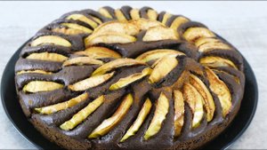 Шоколадный пирог с яблоками и корицей. Очень шоколадно и вкусно