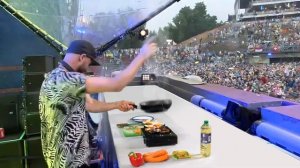 DJ FISHER COOKING ON TOMORROWLAND MAIN STAGE (CURLYKID)