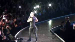 Robbie Williams - We Will Rock You