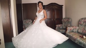 Симпатичная невеста, подготовка к свадьбе