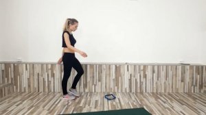 Домашняя тренировка ноги / Качаем ноги правильно / Тренировка с резинкой / тренер Миллионова Ольга