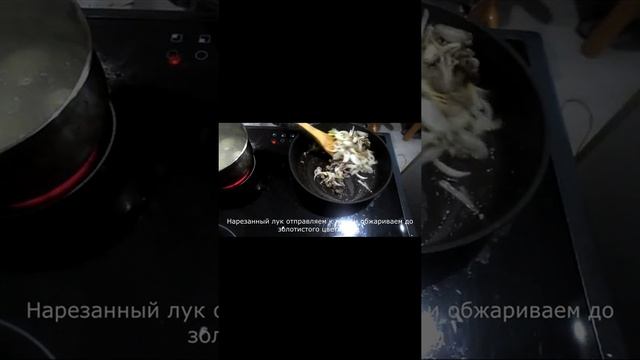 Несладкие лодочки из слоеного теста||Горячее и гарнир , блюдо на праздничный стол #shorts