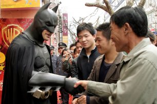 Фанат поехал смотреть Бэтмена в Узбекистан