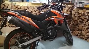 Сравнение Баджаж Боксер 150 и Шенерей интрудер 200