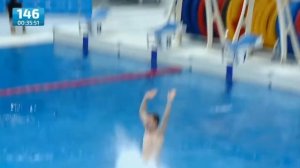 Прыгнул с 10 метров в бассейн