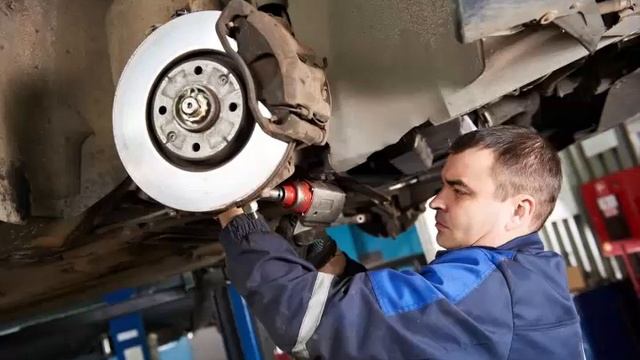 Как работают и сколько зарабатывают автослесари