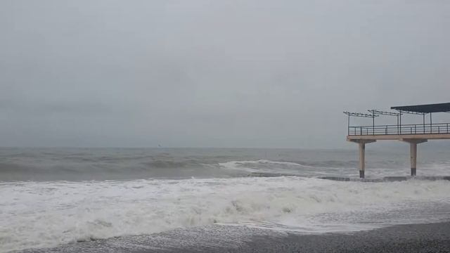 ОГРОМНЫЕ ВОЛНЫ В СОЧИ смотреть онлайн