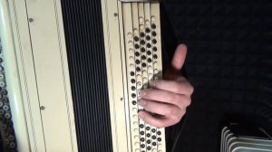 Быстрый способ поиска ноты ля на левой клавиатуре баяна.