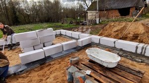 ? Кладка первого ряда из газаблока, своими руками