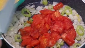 Рецепт яичницы по турецки . Турецкий завтрак . Яичница с овощами. Яичница с помидорами .