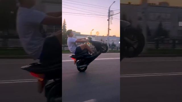 stunt Honda dio 35 zx. валим на заднем по городу.