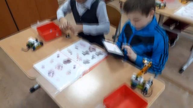 Школа интернат Собираем новогоднего жирафа смотреть онлайн