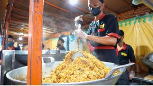 Гигантское индонезийское козье мясо с жареным рисом | Nasi Goreng・Индонезийская еда