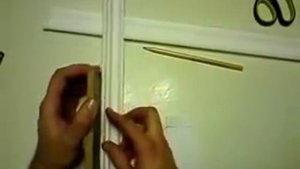 Как отрезать угол плинтуса или багета без стусла. how to cut baseboard without a miter box