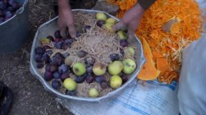 Чем кормить свиней осенью ,что бы запастись витаминами на зиму.