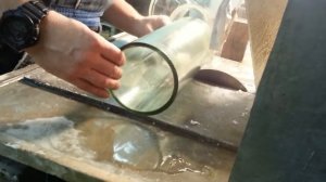 Отрезать стеклянную трубу, бутылку без сколов